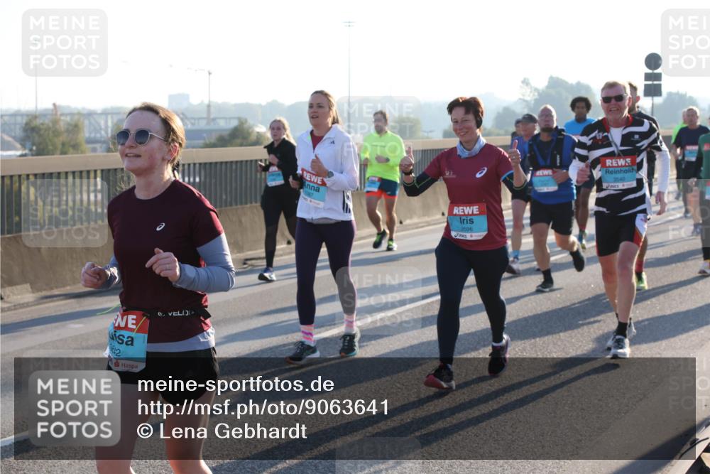 03.10.2025 - Köhlbrandbrückenlauf Lena Gebhardt http://msf.ph/oto/9063641 03.10.2025 09:21:00 Position 1 3612, 1387, 3596, 3540 meine-sportfotos.de