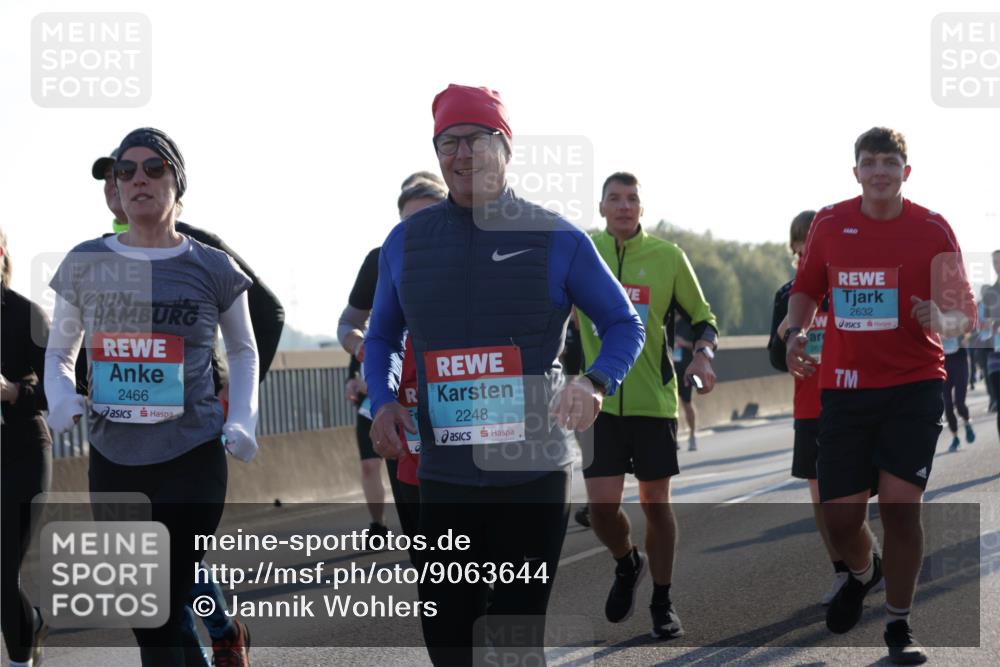 03.10.2025 - Köhlbrandbrückenlauf Jannik Wohlers http://msf.ph/oto/9063644 03.10.2025 09:24:19 Position 3 2466, 2248, 2632 meine-sportfotos.de