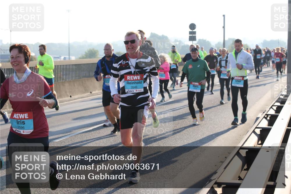 03.10.2025 - Köhlbrandbrückenlauf Lena Gebhardt http://msf.ph/oto/9063671 03.10.2025 09:21:01 Position 1 3596, 3540 meine-sportfotos.de