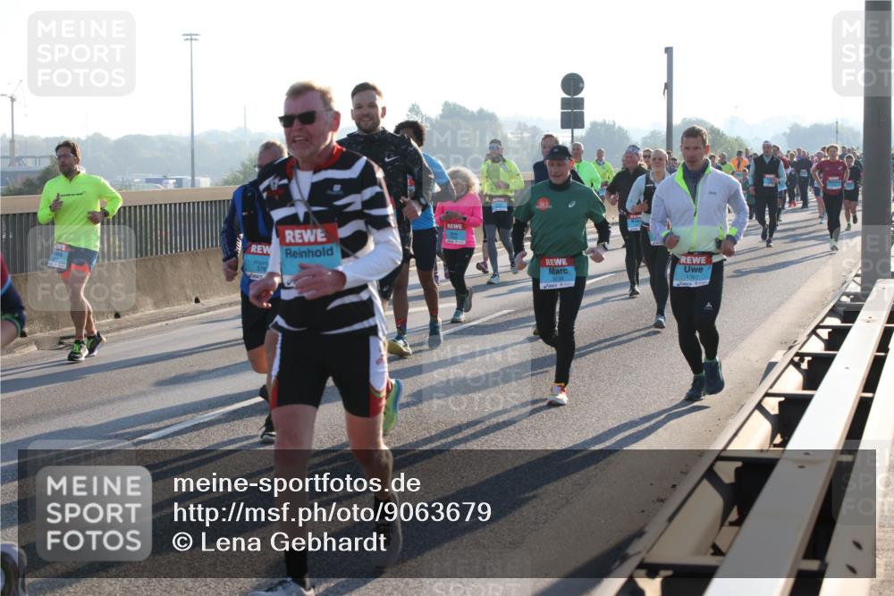 03.10.2025 - Köhlbrandbrückenlauf Lena Gebhardt http://msf.ph/oto/9063679 03.10.2025 09:21:01 Position 1 376, 1367, 5 meine-sportfotos.de