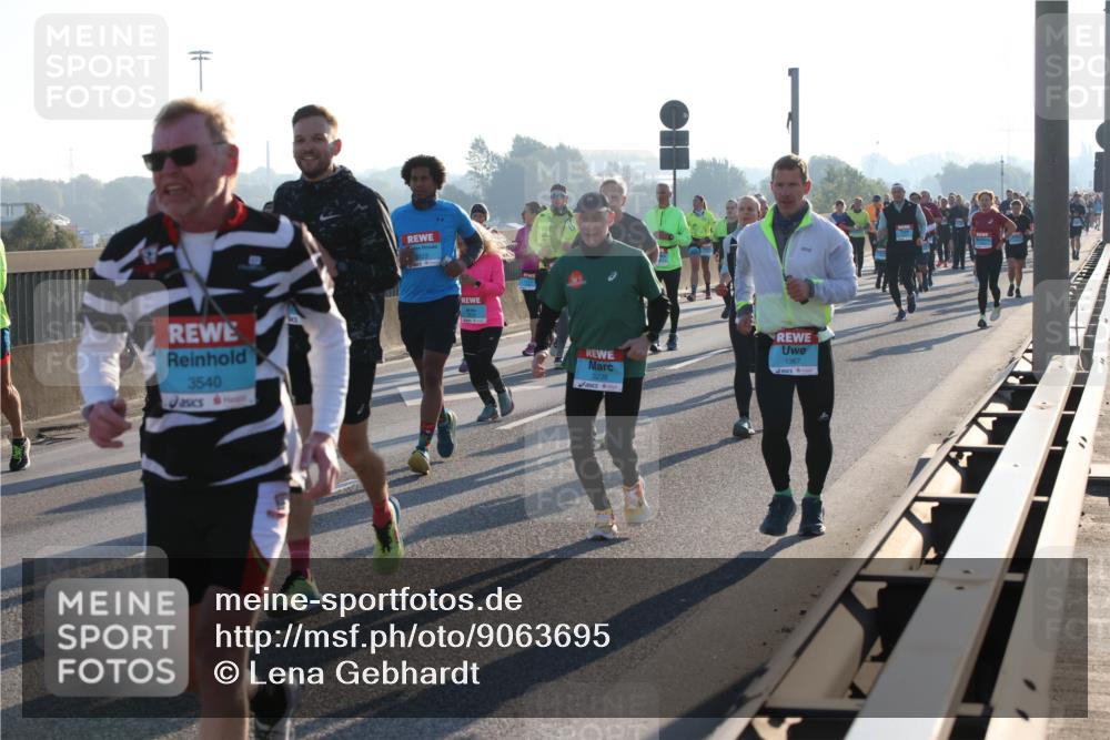 03.10.2025 - Köhlbrandbrückenlauf Lena Gebhardt http://msf.ph/oto/9063695 03.10.2025 09:21:02 Position 1 3540, 1367, 3238 meine-sportfotos.de