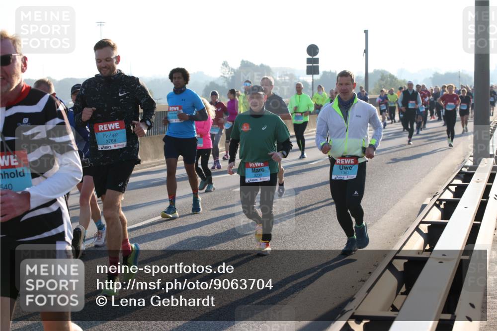03.10.2025 - Köhlbrandbrückenlauf Lena Gebhardt http://msf.ph/oto/9063704 03.10.2025 09:21:02 Position 1 540, 3768, 1367, 3238 meine-sportfotos.de