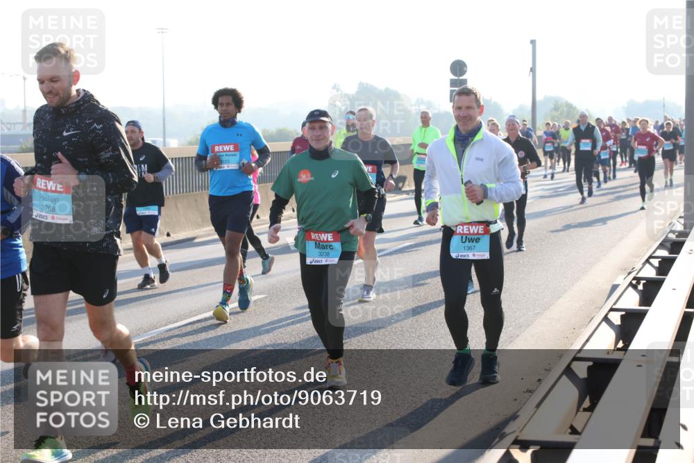 03.10.2025 - Köhlbrandbrückenlauf Lena Gebhardt http://msf.ph/oto/9063719 03.10.2025 09:21:03 Position 1 3768, 3123, 3238, 1367 meine-sportfotos.de