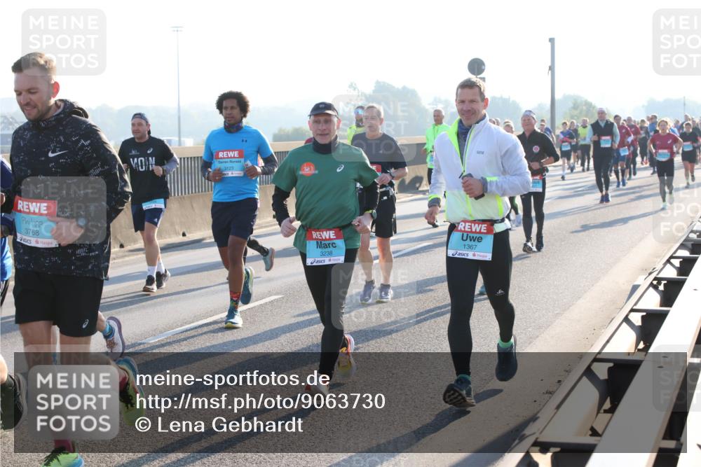 03.10.2025 - Köhlbrandbrückenlauf Lena Gebhardt http://msf.ph/oto/9063730 03.10.2025 09:21:03 Position 1 3768, 3123, 3238, 1367 meine-sportfotos.de