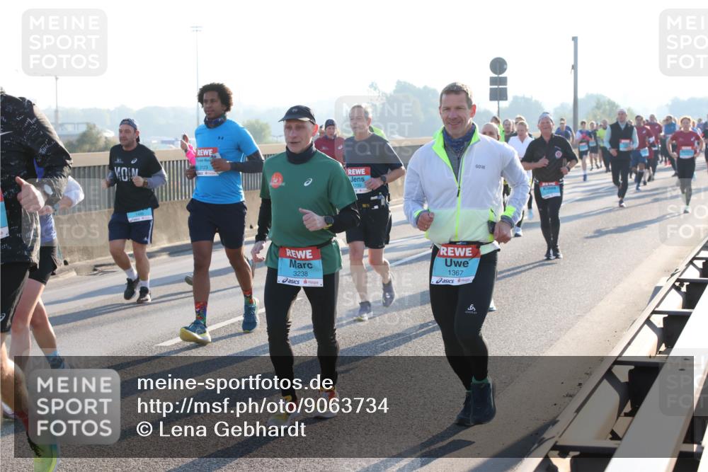 03.10.2025 - Köhlbrandbrückenlauf Lena Gebhardt http://msf.ph/oto/9063734 03.10.2025 09:21:03 Position 1 3123, 1739, 1499, 3238, 1367, 6 meine-sportfotos.de