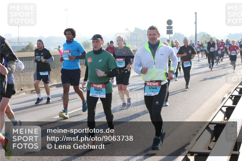 03.10.2025 - Köhlbrandbrückenlauf Lena Gebhardt http://msf.ph/oto/9063738 03.10.2025 09:21:03 Position 1 3123, 1739, 1499, 3238, 1367 meine-sportfotos.de