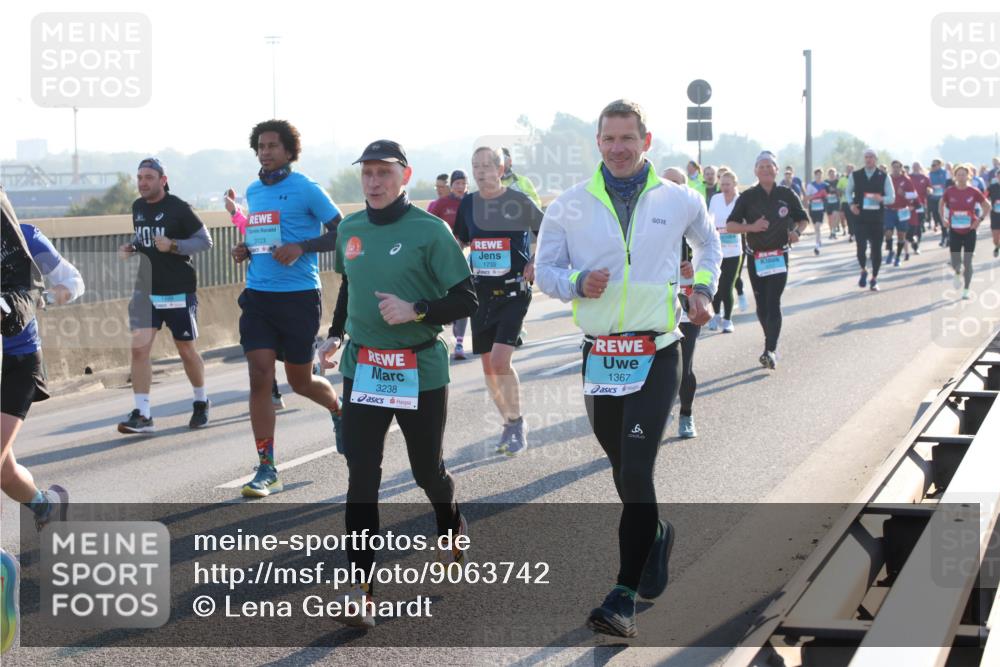 03.10.2025 - Köhlbrandbrückenlauf Lena Gebhardt http://msf.ph/oto/9063742 03.10.2025 09:21:03 Position 1 3123, 1739, 3238, 1367 meine-sportfotos.de