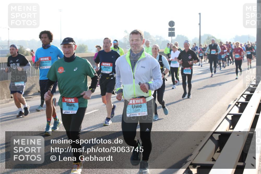 03.10.2025 - Köhlbrandbrückenlauf Lena Gebhardt http://msf.ph/oto/9063745 03.10.2025 09:21:03 Position 1 3123, 1739, 3238, 1367 meine-sportfotos.de