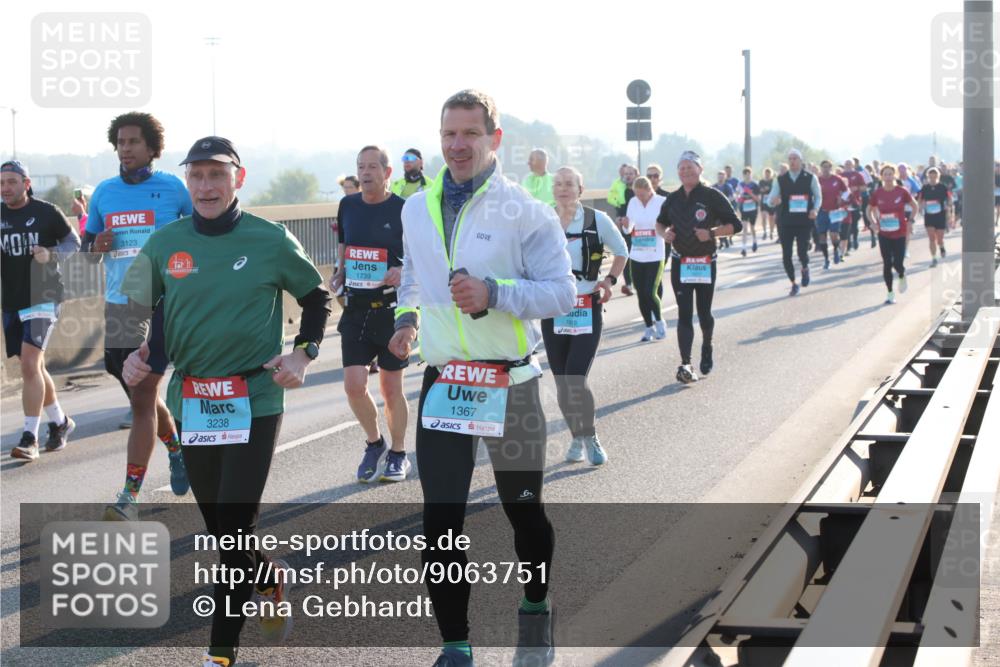 03.10.2025 - Köhlbrandbrückenlauf Lena Gebhardt http://msf.ph/oto/9063751 03.10.2025 09:21:03 Position 1 3123, 1739, 3238, 1367 meine-sportfotos.de