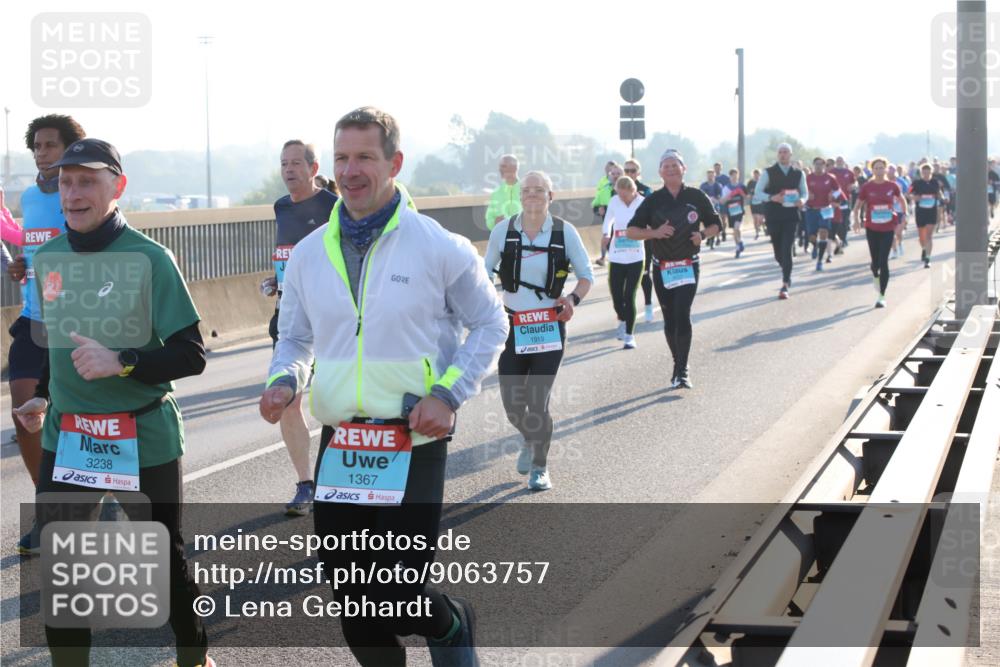 03.10.2025 - Köhlbrandbrückenlauf Lena Gebhardt http://msf.ph/oto/9063757 03.10.2025 09:21:04 Position 1 1919, 3238, 1367, 6 meine-sportfotos.de