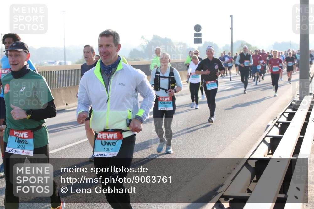 03.10.2025 - Köhlbrandbrückenlauf Lena Gebhardt http://msf.ph/oto/9063761 03.10.2025 09:21:04 Position 1 3238, 1367, 6, 1919 meine-sportfotos.de