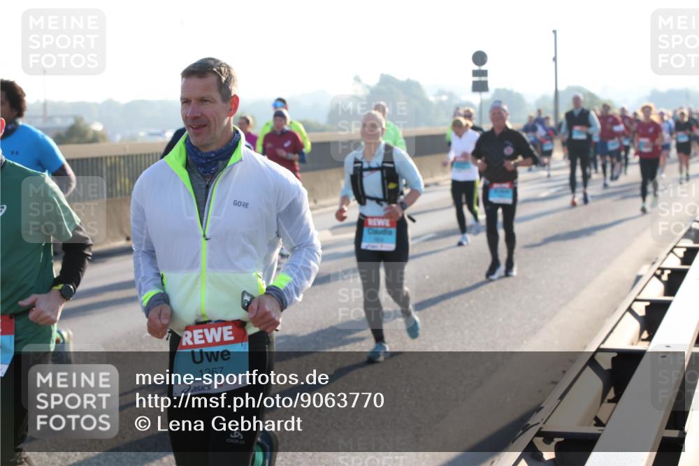 03.10.2025 - Köhlbrandbrückenlauf Lena Gebhardt http://msf.ph/oto/9063770 03.10.2025 09:21:04 Position 1 1367 meine-sportfotos.de