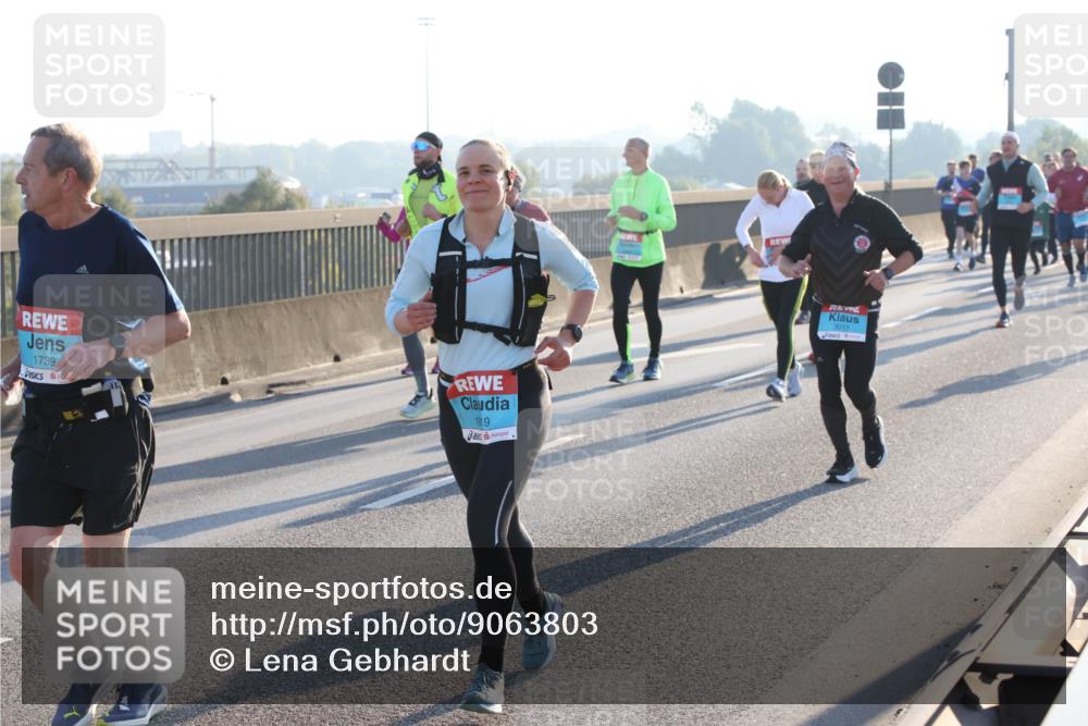 03.10.2025 - Köhlbrandbrückenlauf Lena Gebhardt http://msf.ph/oto/9063803 03.10.2025 09:21:05 Position 1 1739, 1919, 3017 meine-sportfotos.de