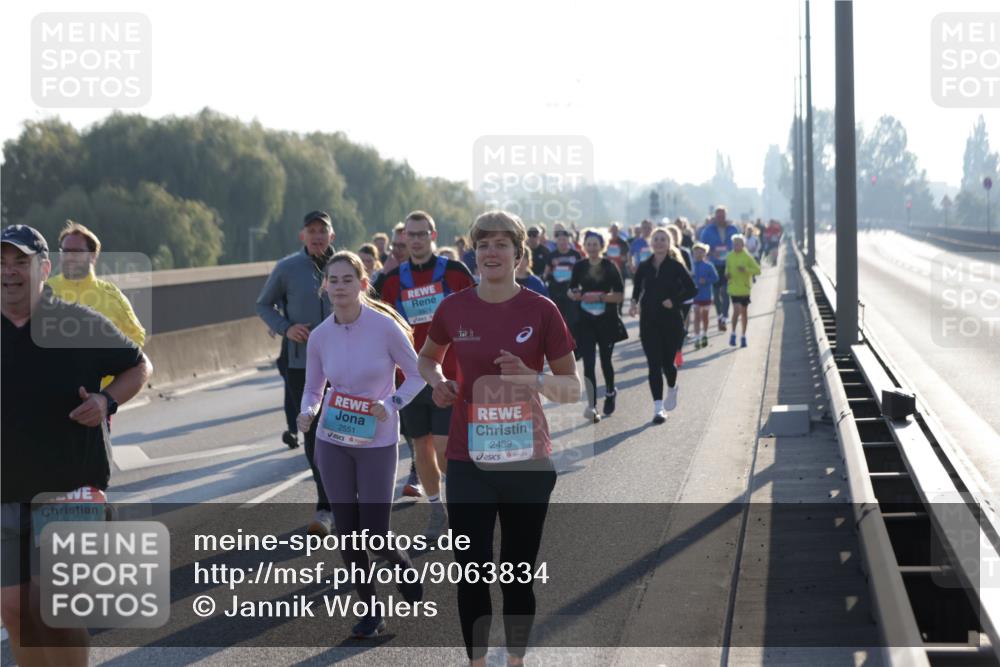 03.10.2025 - Köhlbrandbrückenlauf Jannik Wohlers http://msf.ph/oto/9063834 03.10.2025 09:24:32 Position 3 1518, 2551, 2439 meine-sportfotos.de