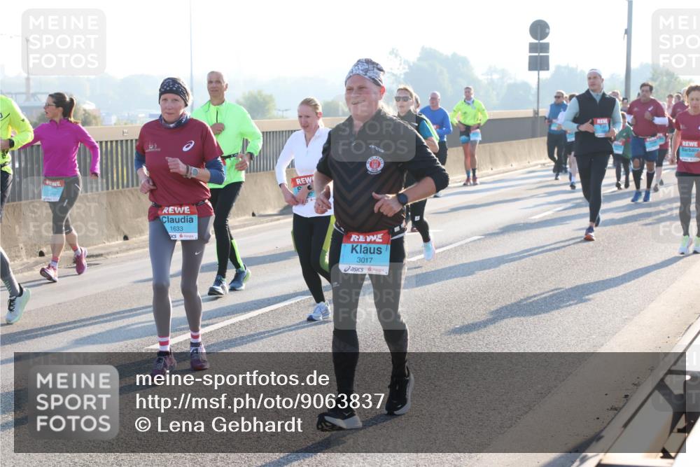 03.10.2025 - Köhlbrandbrückenlauf Lena Gebhardt http://msf.ph/oto/9063837 03.10.2025 09:21:06 Position 1 1633, 3017 meine-sportfotos.de