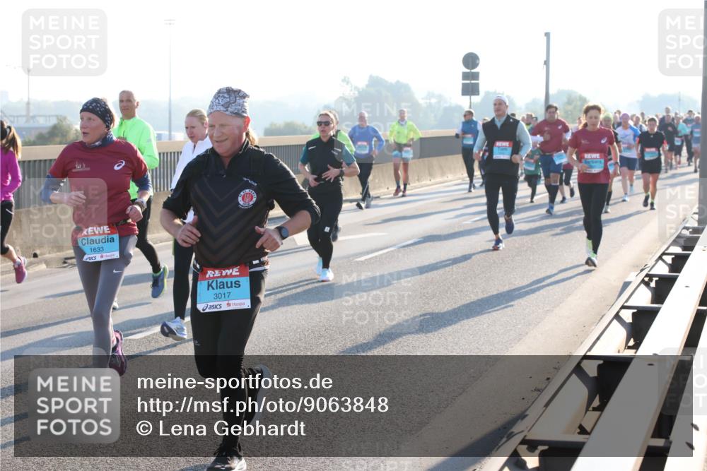 03.10.2025 - Köhlbrandbrückenlauf Lena Gebhardt http://msf.ph/oto/9063848 03.10.2025 09:21:07 Position 1 1633, 3017 meine-sportfotos.de