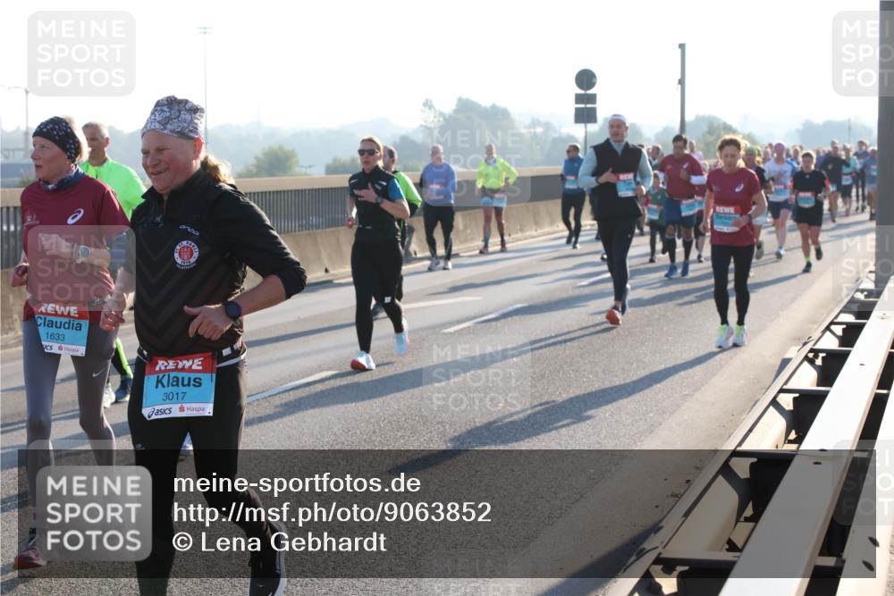 03.10.2025 - Köhlbrandbrückenlauf Lena Gebhardt http://msf.ph/oto/9063852 03.10.2025 09:21:07 Position 1 7, 1910, 1633, 3017 meine-sportfotos.de