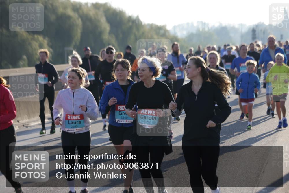 03.10.2025 - Köhlbrandbrückenlauf Jannik Wohlers http://msf.ph/oto/9063871 03.10.2025 09:24:36 Position 3 2250, 2249, 2557 meine-sportfotos.de
