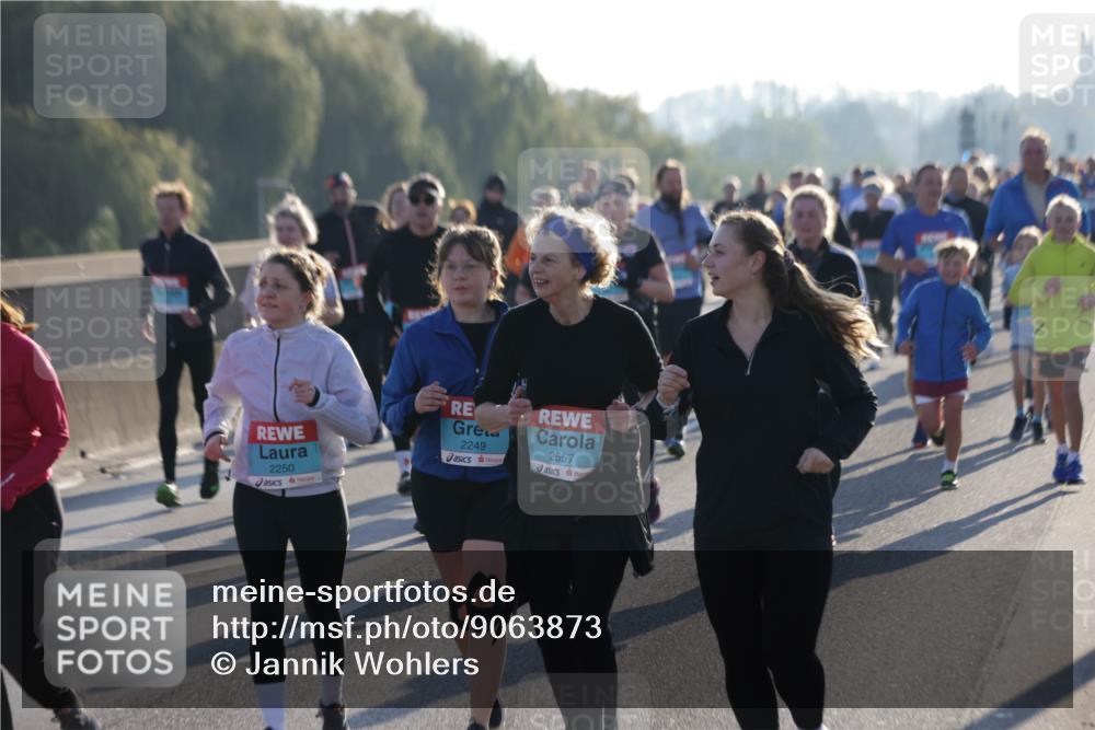 03.10.2025 - Köhlbrandbrückenlauf Jannik Wohlers http://msf.ph/oto/9063873 03.10.2025 09:24:36 Position 3 2250, 2249, 2557 meine-sportfotos.de