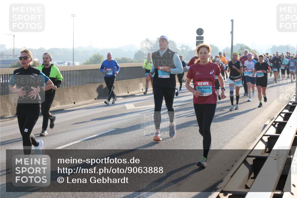 03.10.2025 - Köhlbrandbrückenlauf Lena Gebhardt http://msf.ph/oto/9063888 03.10.2025 09:21:09 Position 1 3435, 1705 meine-sportfotos.de