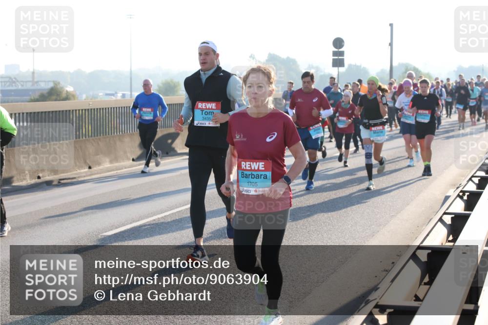 03.10.2025 - Köhlbrandbrückenlauf Lena Gebhardt http://msf.ph/oto/9063904 03.10.2025 09:21:10 Position 1 3435, 1705 meine-sportfotos.de