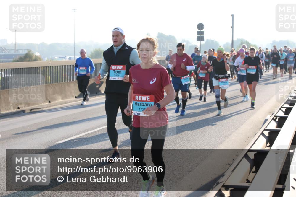 03.10.2025 - Köhlbrandbrückenlauf Lena Gebhardt http://msf.ph/oto/9063906 03.10.2025 09:21:10 Position 1 3435, 1705 meine-sportfotos.de
