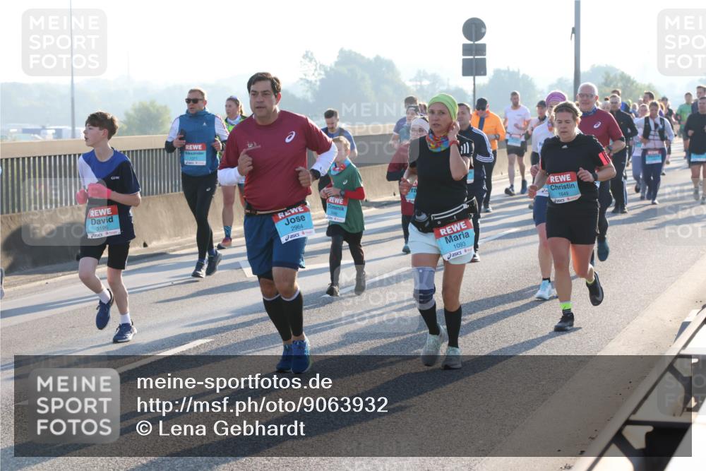 03.10.2025 - Köhlbrandbrückenlauf Lena Gebhardt http://msf.ph/oto/9063932 03.10.2025 09:21:11 Position 1 3196, 2964, 3499, 1093, 1649 meine-sportfotos.de