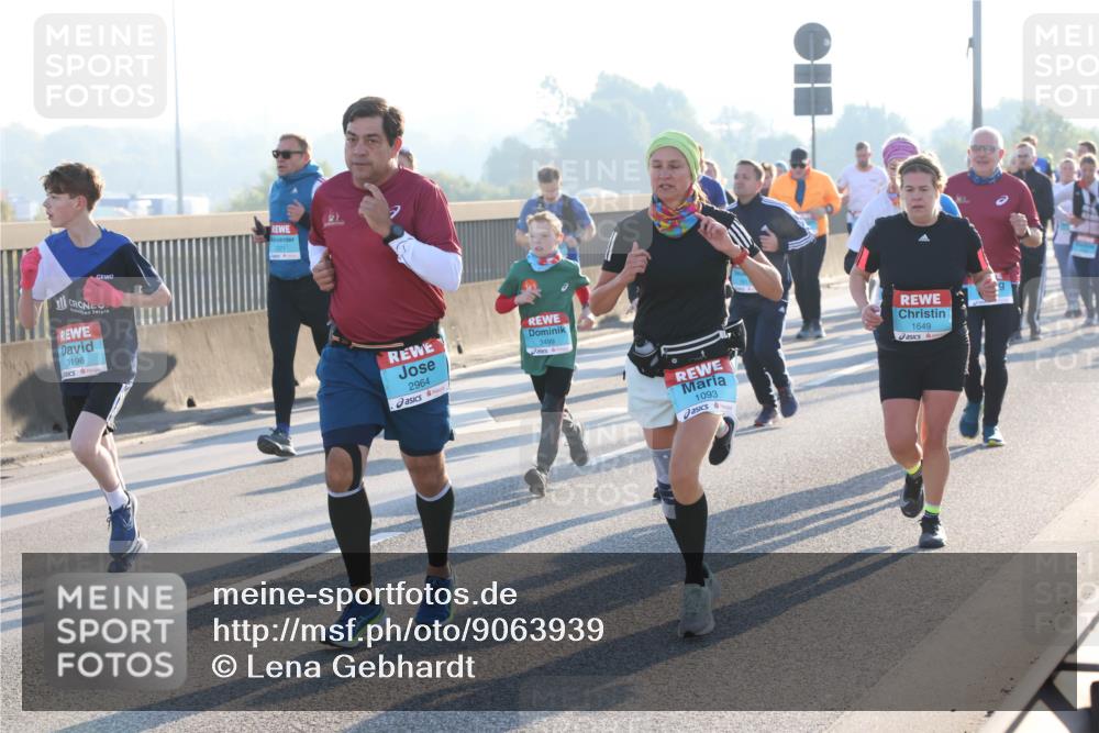 03.10.2025 - Köhlbrandbrückenlauf Lena Gebhardt http://msf.ph/oto/9063939 03.10.2025 09:21:11 Position 1 3196, 2964, 3499, 1093, 1649 meine-sportfotos.de
