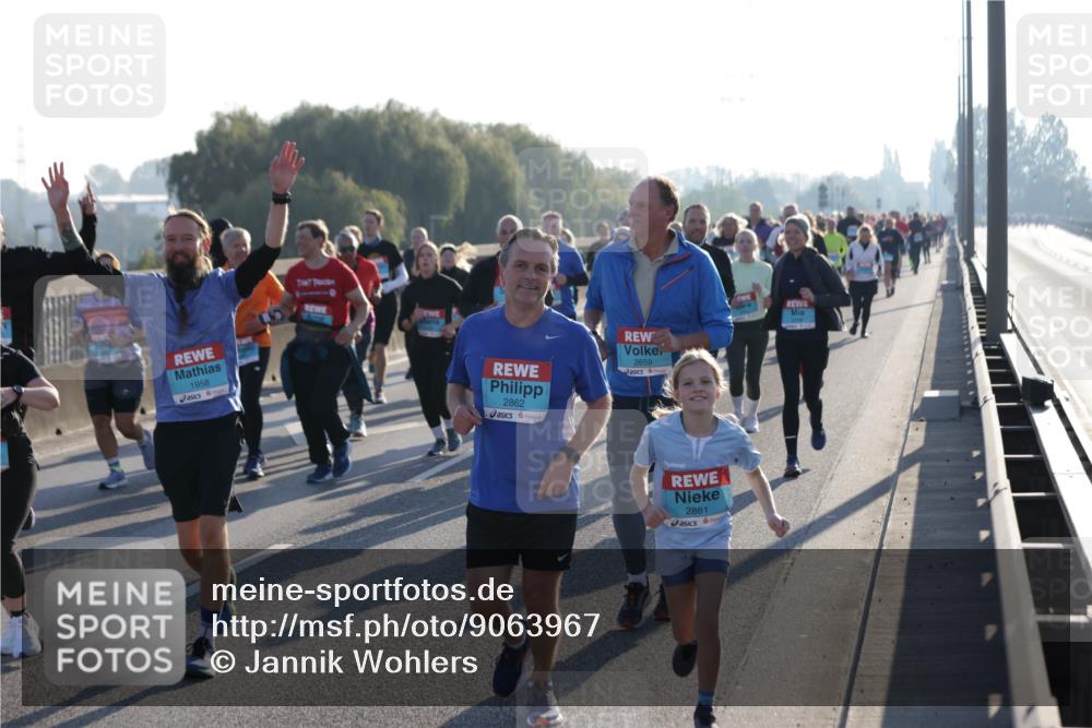 03.10.2025 - Köhlbrandbrückenlauf Jannik Wohlers http://msf.ph/oto/9063967 03.10.2025 09:24:43 Position 3 1958, 2862, 2659, 2861 meine-sportfotos.de