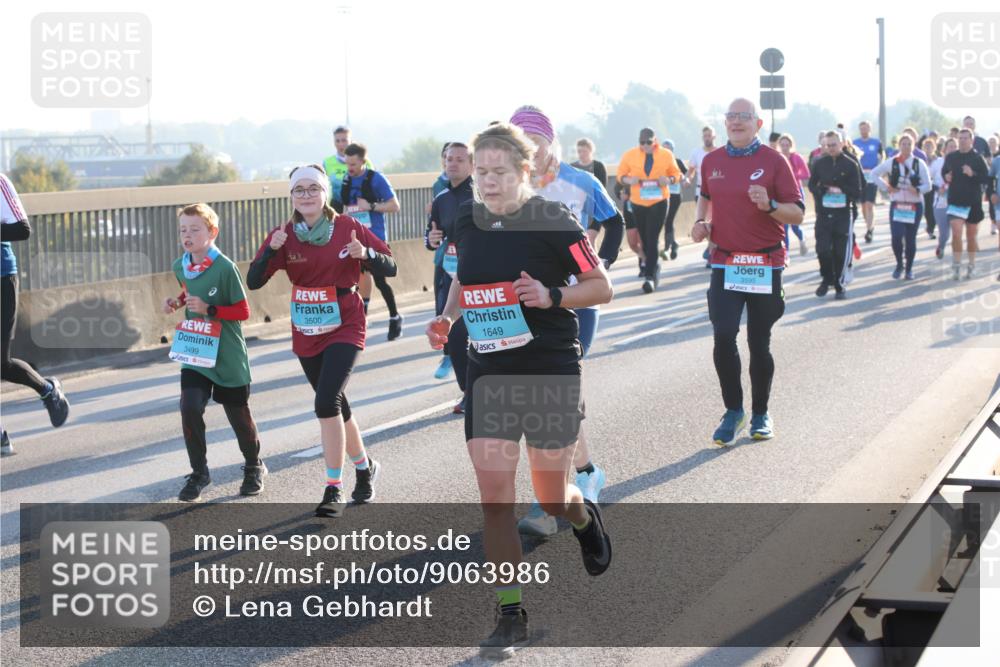 03.10.2025 - Köhlbrandbrückenlauf Lena Gebhardt http://msf.ph/oto/9063986 03.10.2025 09:21:13 Position 1 3499, 3500, 1649, 3595 meine-sportfotos.de