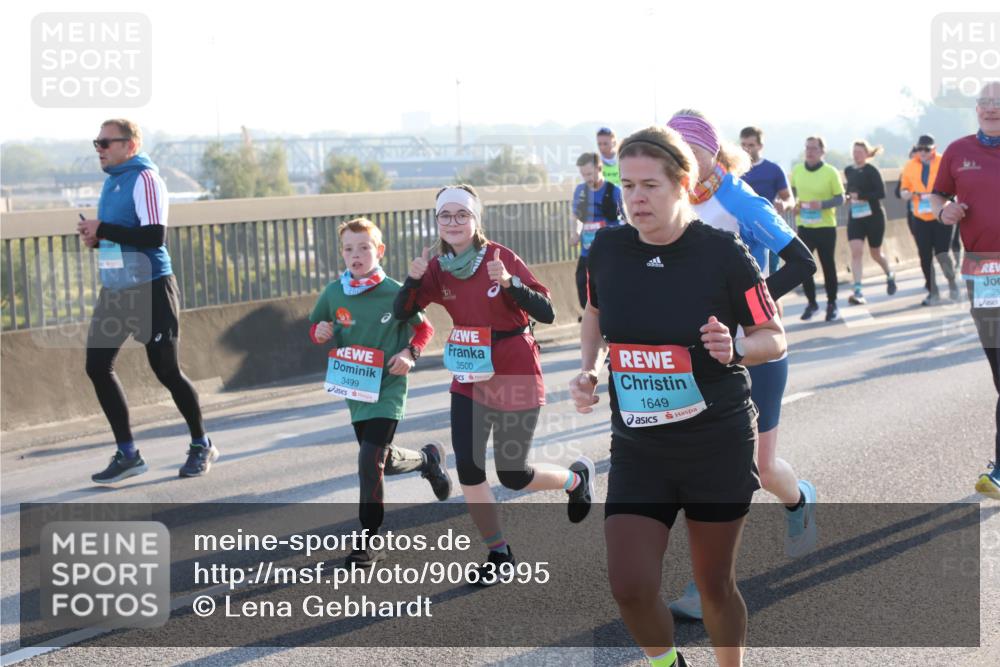 03.10.2025 - Köhlbrandbrückenlauf Lena Gebhardt http://msf.ph/oto/9063995 03.10.2025 09:21:14 Position 1 3499, 3500, 1649 meine-sportfotos.de