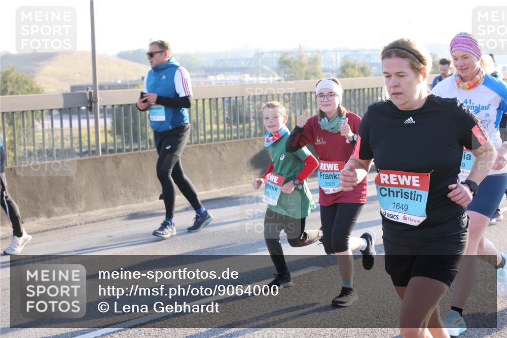 03.10.2025 - Köhlbrandbrückenlauf Lena Gebhardt http://msf.ph/oto/9064000 03.10.2025 09:21:14 Position 1 3500, 41, 1649, 40 meine-sportfotos.de