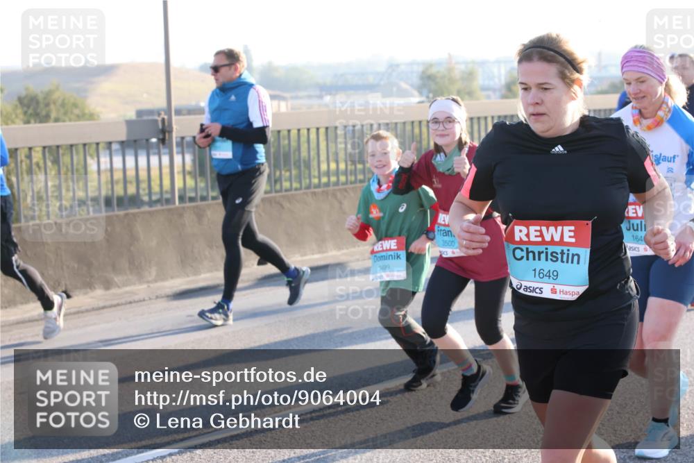 03.10.2025 - Köhlbrandbrückenlauf Lena Gebhardt http://msf.ph/oto/9064004 03.10.2025 09:21:14 Position 1 3499, 3500, 1649, 1640 meine-sportfotos.de