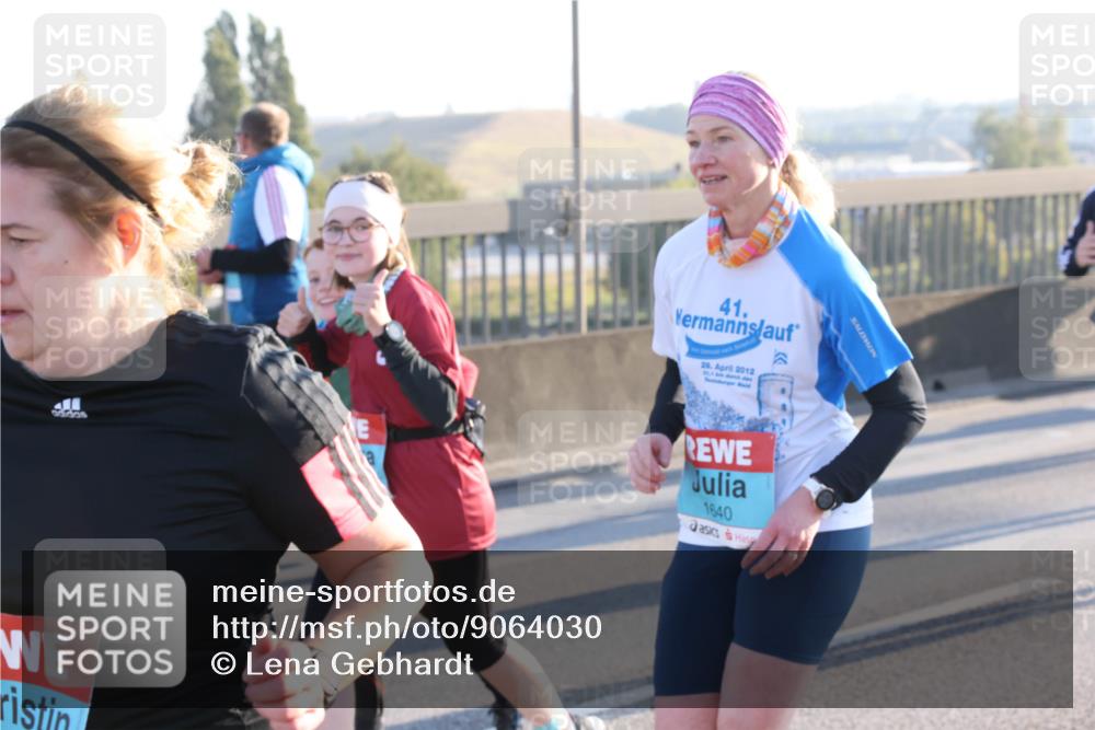 03.10.2025 - Köhlbrandbrückenlauf Lena Gebhardt http://msf.ph/oto/9064030 03.10.2025 09:21:15 Position 1 41, 29, 2012, 21, 1, 1640 meine-sportfotos.de