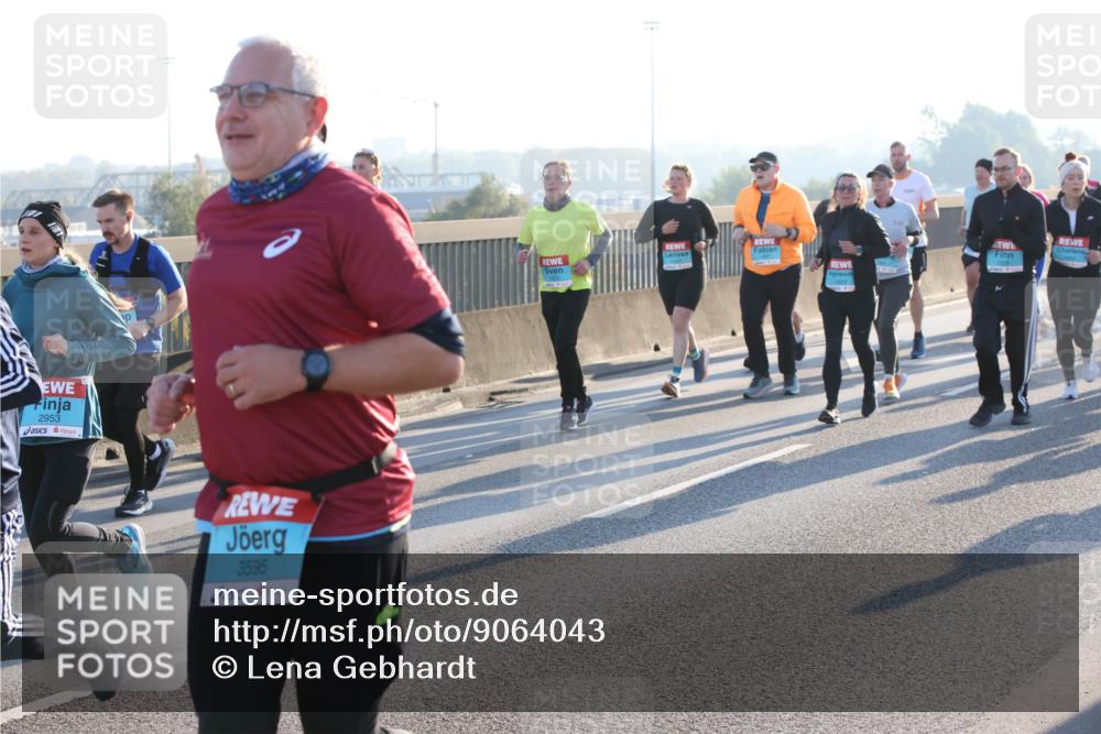 03.10.2025 - Köhlbrandbrückenlauf Lena Gebhardt http://msf.ph/oto/9064043 03.10.2025 09:21:16 Position 1 2953, 3595 meine-sportfotos.de