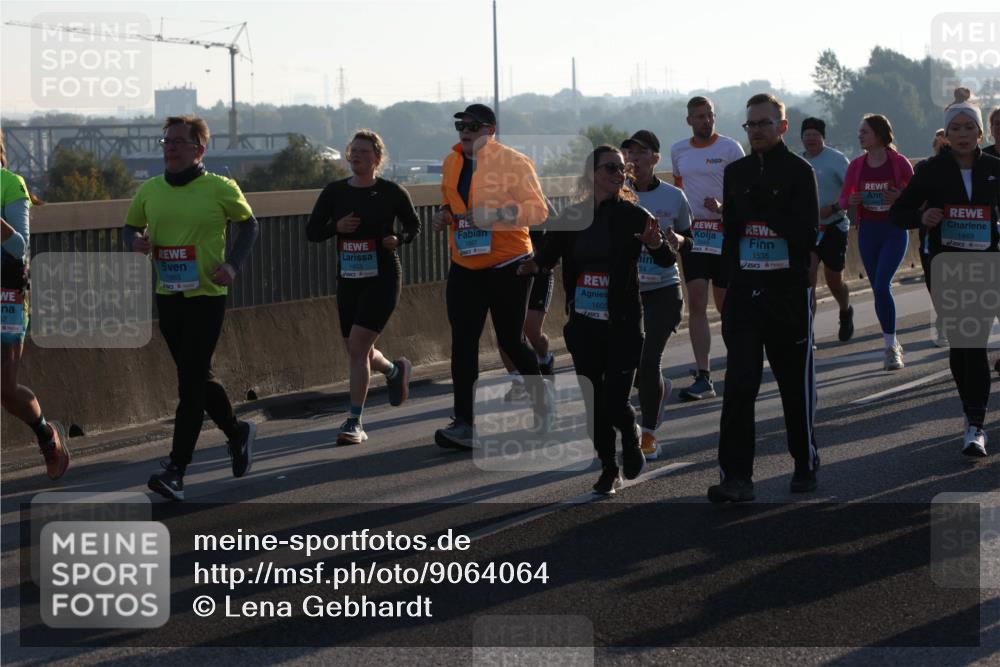 03.10.2025 - Köhlbrandbrückenlauf Lena Gebhardt http://msf.ph/oto/9064064 03.10.2025 09:21:17 Position 1 1663, 1453, 1603, 24, 1535, 1469 meine-sportfotos.de