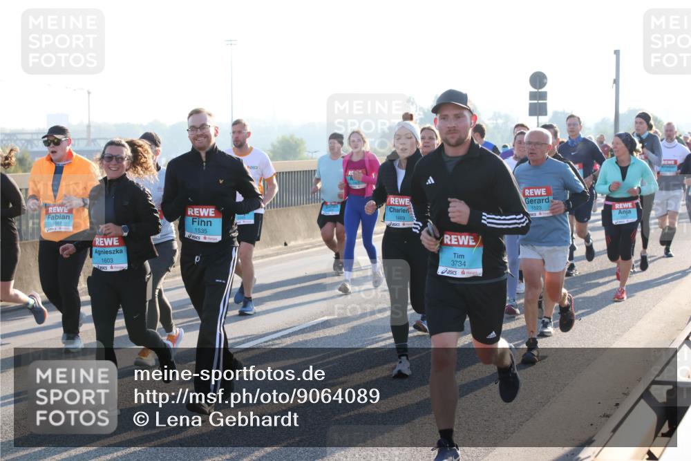 03.10.2025 - Köhlbrandbrückenlauf Lena Gebhardt http://msf.ph/oto/9064089 03.10.2025 09:21:18 Position 1 1667, 1603, 1535, 2, 1469, 3734, 1523 meine-sportfotos.de