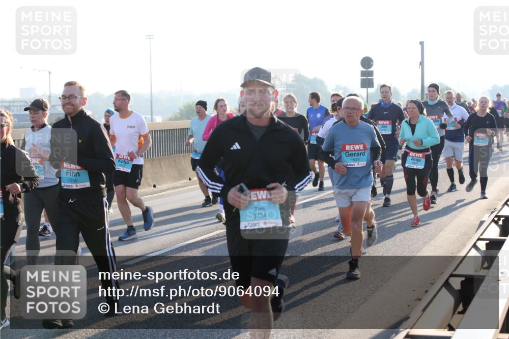 03.10.2025 - Köhlbrandbrückenlauf Lena Gebhardt http://msf.ph/oto/9064094 03.10.2025 09:21:18 Position 1 1535, 3734, 1523, 1337 meine-sportfotos.de