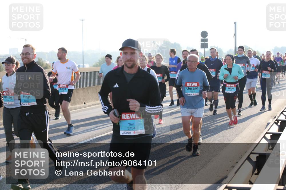 03.10.2025 - Köhlbrandbrückenlauf Lena Gebhardt http://msf.ph/oto/9064101 03.10.2025 09:21:18 Position 1 1324, 1535, 3734, 1523, 1337 meine-sportfotos.de