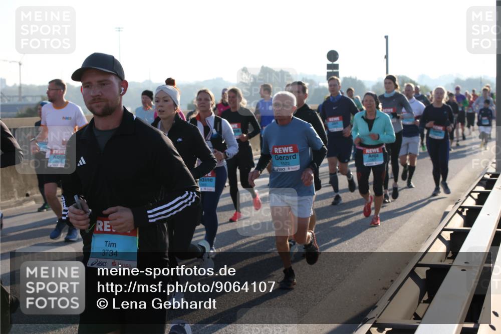 03.10.2025 - Köhlbrandbrückenlauf Lena Gebhardt http://msf.ph/oto/9064107 03.10.2025 09:21:19 Position 1 3734, 1565, 1523 meine-sportfotos.de
