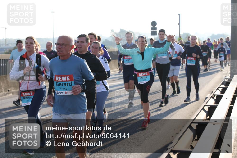 03.10.2025 - Köhlbrandbrückenlauf Lena Gebhardt http://msf.ph/oto/9064141 03.10.2025 09:21:20 Position 1 1523, 1565, 1439, 1337 meine-sportfotos.de