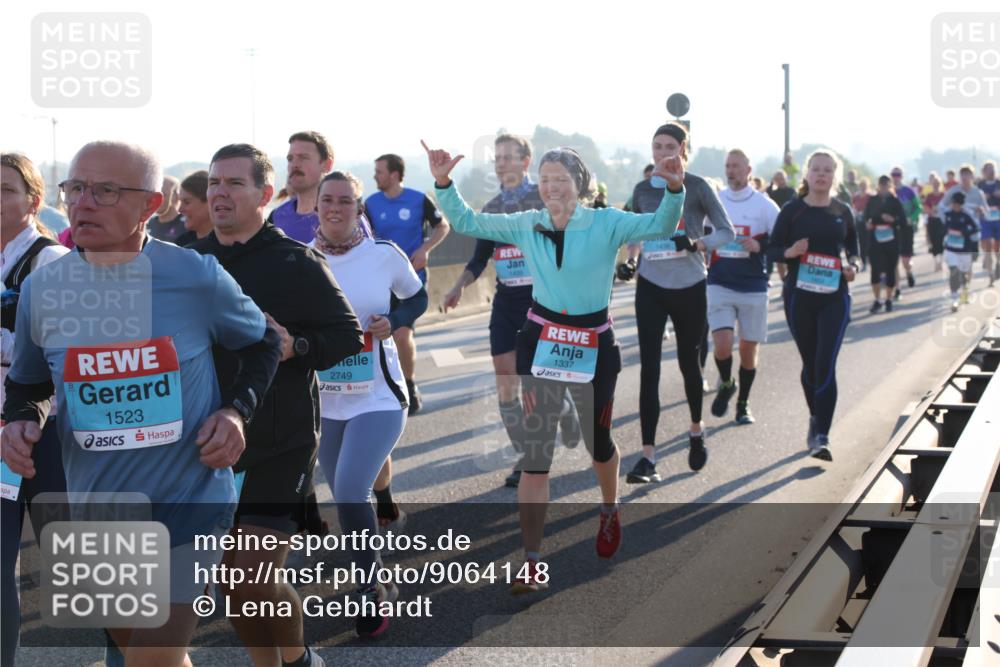 03.10.2025 - Köhlbrandbrückenlauf Lena Gebhardt http://msf.ph/oto/9064148 03.10.2025 09:21:20 Position 1 1523, 2749, 1337 meine-sportfotos.de
