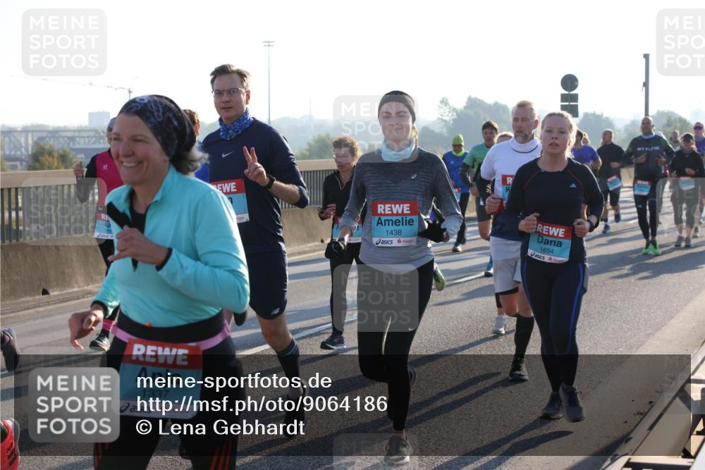 03.10.2025 - Köhlbrandbrückenlauf Lena Gebhardt http://msf.ph/oto/9064186 03.10.2025 09:21:21 Position 1 1438, 1654, 1337 meine-sportfotos.de