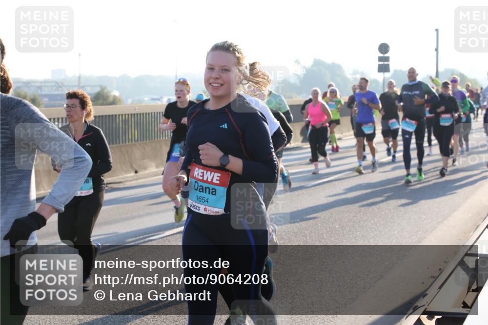 03.10.2025 - Köhlbrandbrückenlauf Lena Gebhardt http://msf.ph/oto/9064208 03.10.2025 09:21:23 Position 1 1654 meine-sportfotos.de