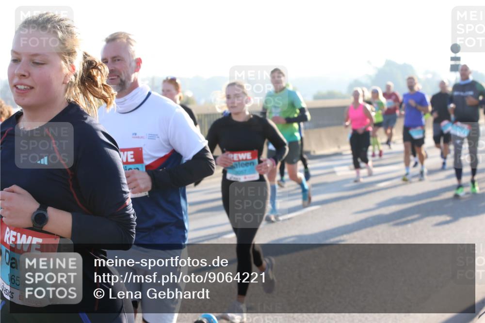 03.10.2025 - Köhlbrandbrückenlauf Lena Gebhardt http://msf.ph/oto/9064221 03.10.2025 09:21:23 Position 1 1654 meine-sportfotos.de