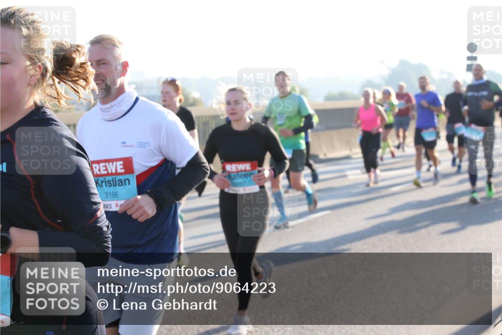 03.10.2025 - Köhlbrandbrückenlauf Lena Gebhardt http://msf.ph/oto/9064223 03.10.2025 09:21:23 Position 1 3166 meine-sportfotos.de