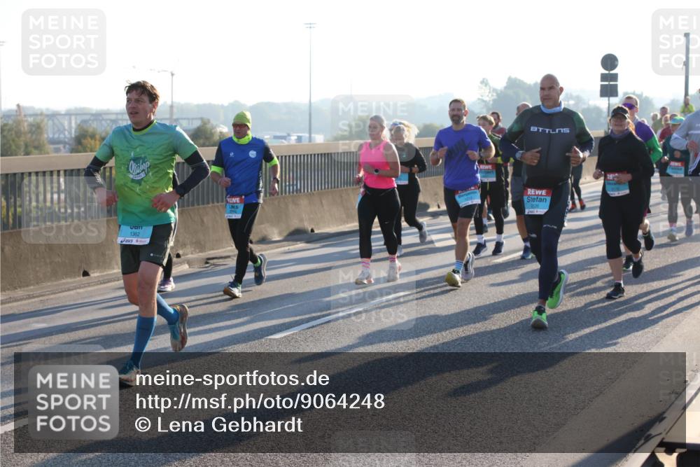03.10.2025 - Köhlbrandbrückenlauf Lena Gebhardt http://msf.ph/oto/9064248 03.10.2025 09:21:24 Position 1 1362, 2126 meine-sportfotos.de