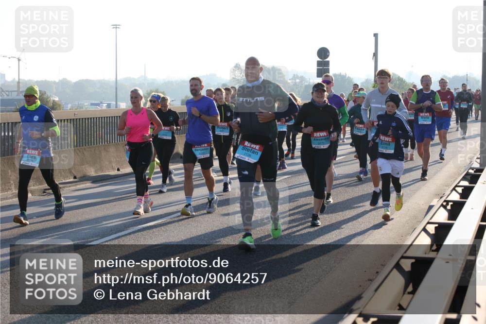 03.10.2025 - Köhlbrandbrückenlauf Lena Gebhardt http://msf.ph/oto/9064257 03.10.2025 09:21:25 Position 1 1212, 2126, 3175, 3178 meine-sportfotos.de