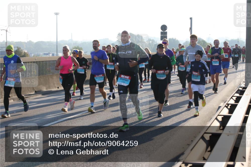 03.10.2025 - Köhlbrandbrückenlauf Lena Gebhardt http://msf.ph/oto/9064259 03.10.2025 09:21:25 Position 1  meine-sportfotos.de