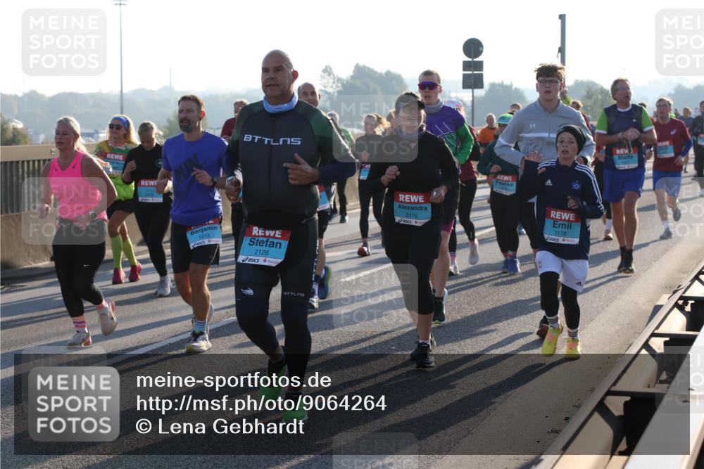 03.10.2025 - Köhlbrandbrückenlauf Lena Gebhardt http://msf.ph/oto/9064264 03.10.2025 09:21:25 Position 1 3750, 1212, 2126, 3175, 3178 meine-sportfotos.de